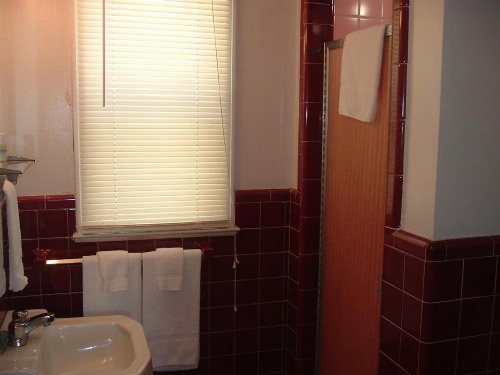 Fels Three Crown Motel image 12