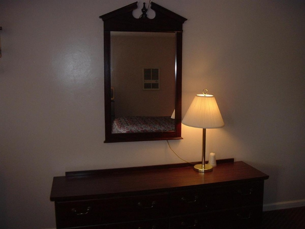 Room image 4