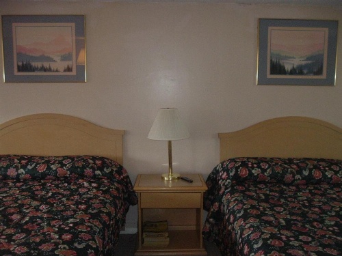 Fels Three Crown Motel image 17