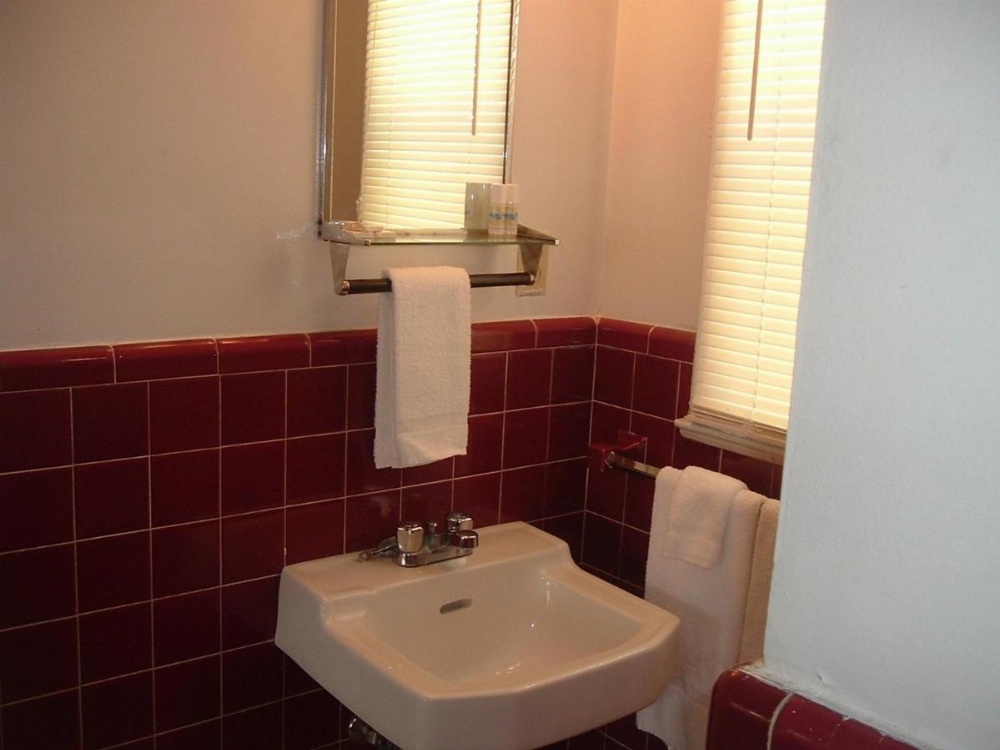 Fels Three Crown Motel Image 18