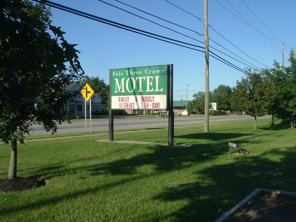Fels Three Crown Motel Image 19